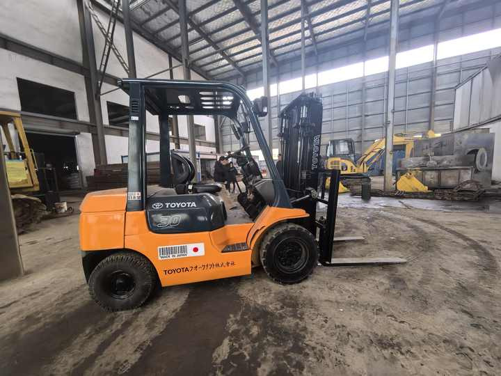 Second hand toyota fd30 very good working condition and performance used forklift for sale used - Dieseltruck: bilde 2 Second hand toyota fd30 very good working condition and performance used forklift for sale used - Dieseltruck: bilde 2