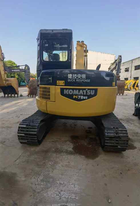 Used Small Crawler Excavator PC78US Japan Brand komatsu model pc78us For Sale - Gravemaskin: bilde 2 Used Small Crawler Excavator PC78US Japan Brand komatsu model pc78us For Sale - Gravemaskin: bilde 2