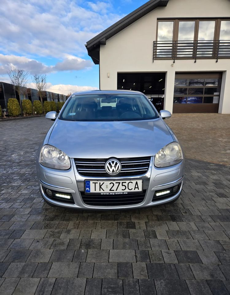Volkswagen Jetta 2.0 TDI Sportline - Sedan: bilde 1 Volkswagen Jetta 2.0 TDI Sportline - Sedan: bilde 1