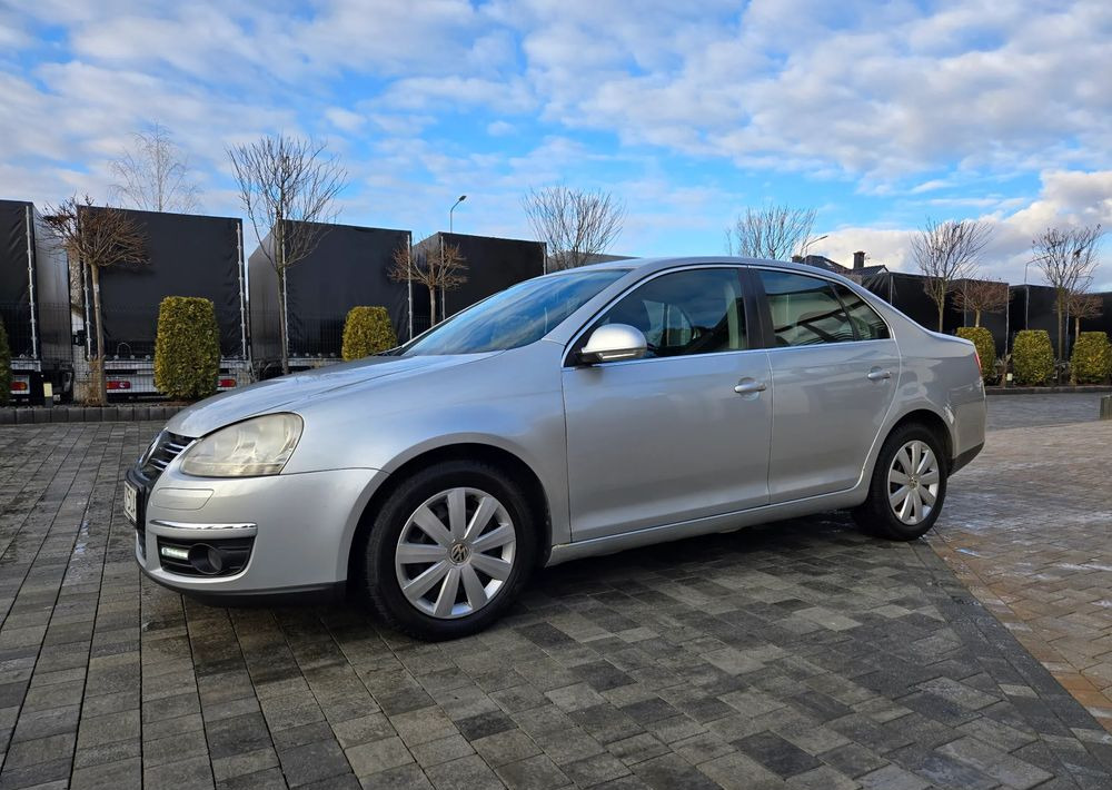 Volkswagen Jetta 2.0 TDI Sportline - Sedan: bilde 5 Volkswagen Jetta 2.0 TDI Sportline - Sedan: bilde 5