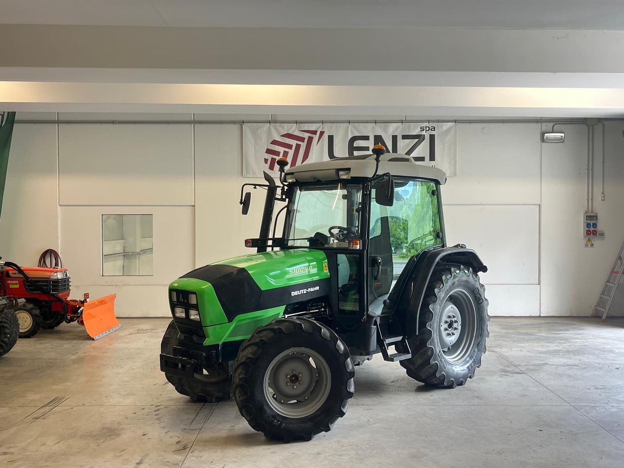 DEUTZ-FAHR 5100.4 D - Traktor: bilde 1 DEUTZ-FAHR 5100.4 D - Traktor: bilde 1