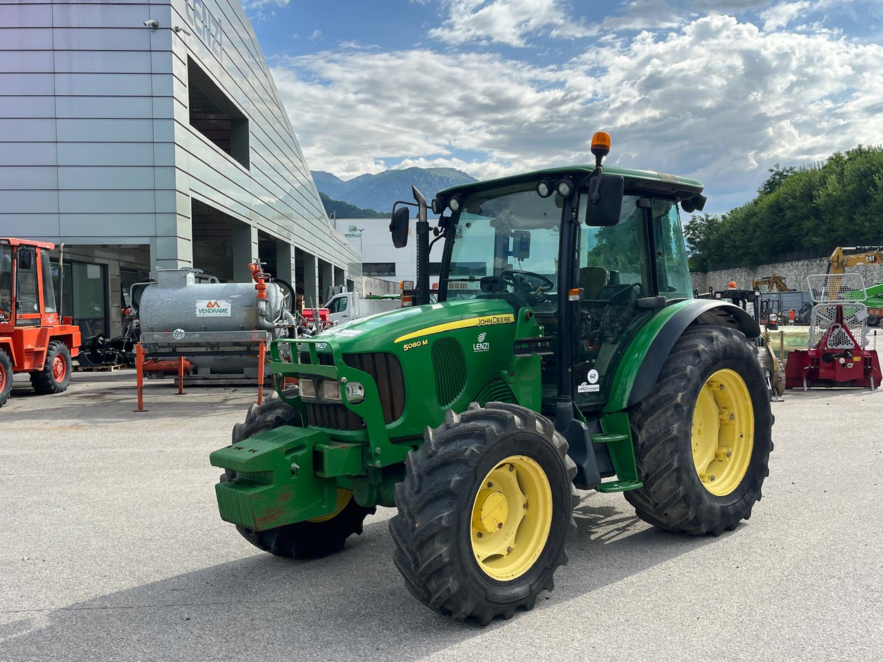 JOHN DEERE 5080 M - Traktor: bilde 2 JOHN DEERE 5080 M - Traktor: bilde 2