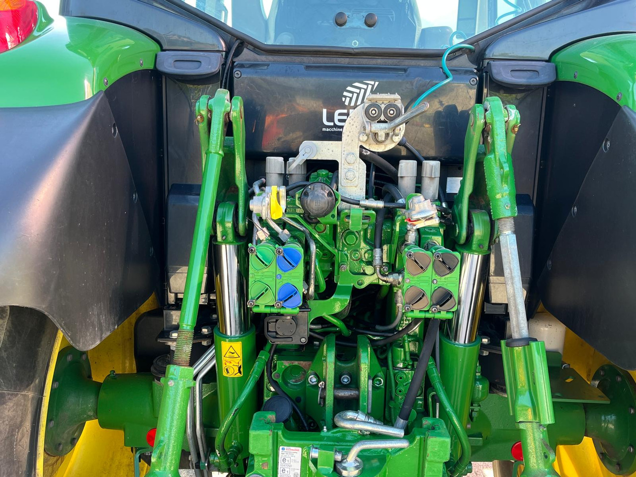 Traktor JOHN DEERE 6100M: bilde 9