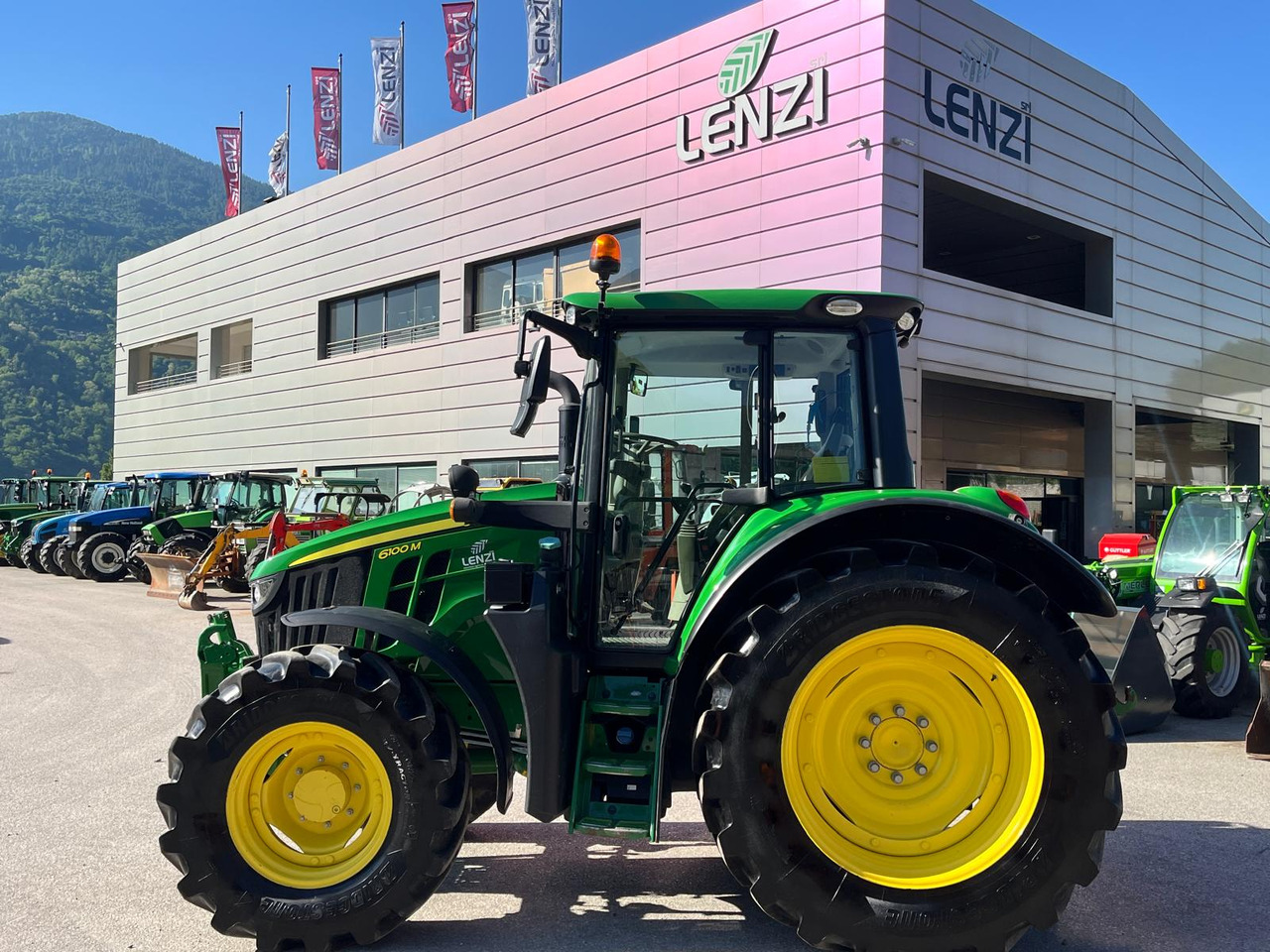 Traktor JOHN DEERE 6100M: bilde 11