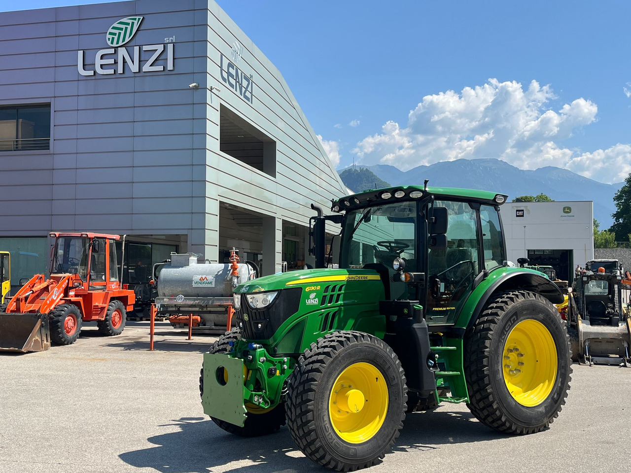 JOHN DEERE 6130R - Traktor: bilde 1 JOHN DEERE 6130R - Traktor: bilde 1