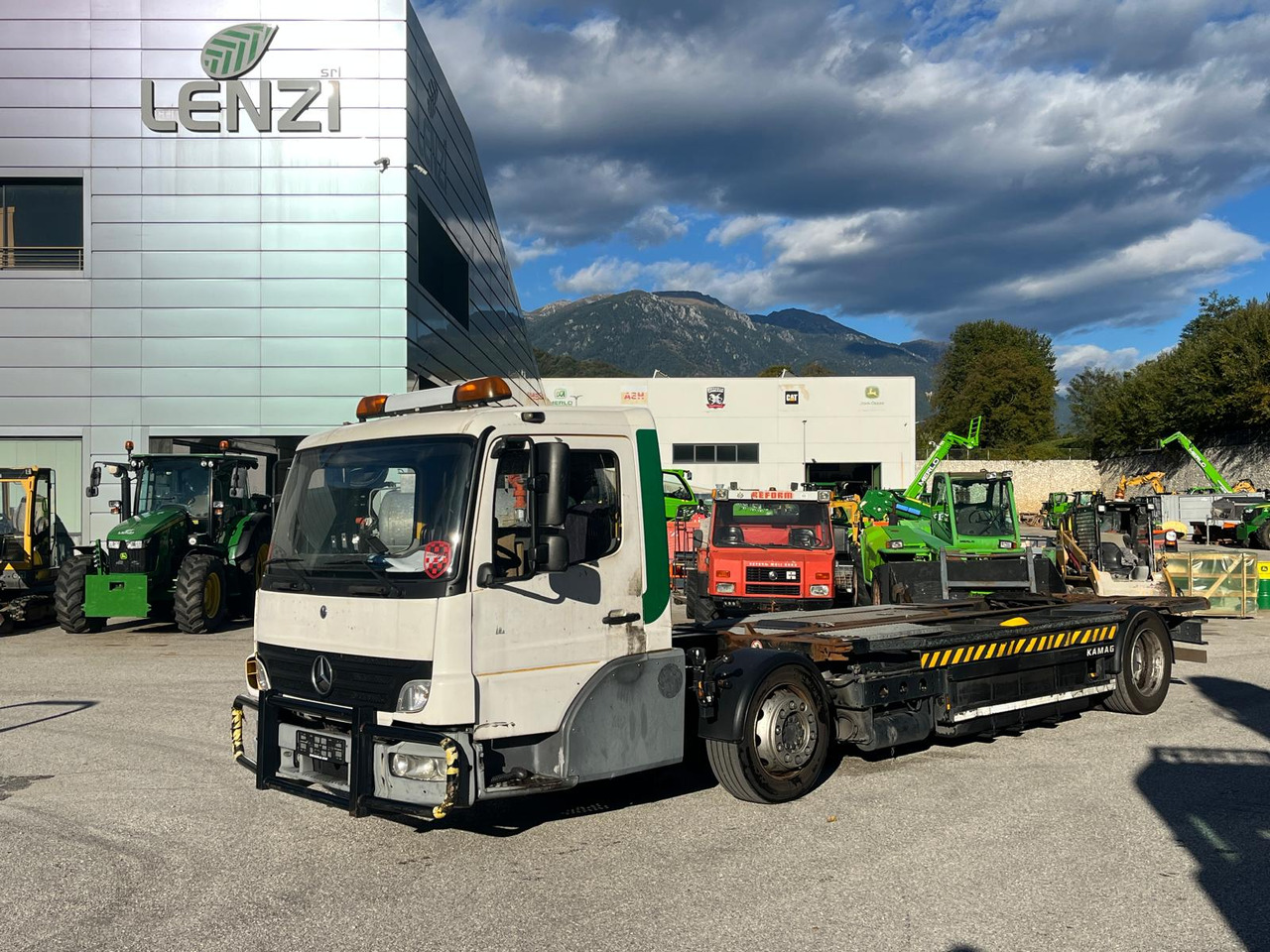MERCEDES-BENZ KAMAG - Container-transport/ Vekselflak lastebil: bilde 3 MERCEDES-BENZ KAMAG - Container-transport/ Vekselflak lastebil: bilde 3