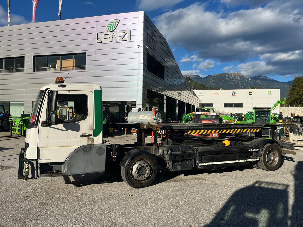 MERCEDES-BENZ KAMAG - Container-transport/ Vekselflak lastebil: bilde 2 MERCEDES-BENZ KAMAG - Container-transport/ Vekselflak lastebil: bilde 2