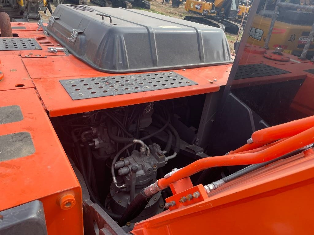 Hitachi ZX 240 - Beltegraver: bilde 2 Hitachi ZX 240 - Beltegraver: bilde 2