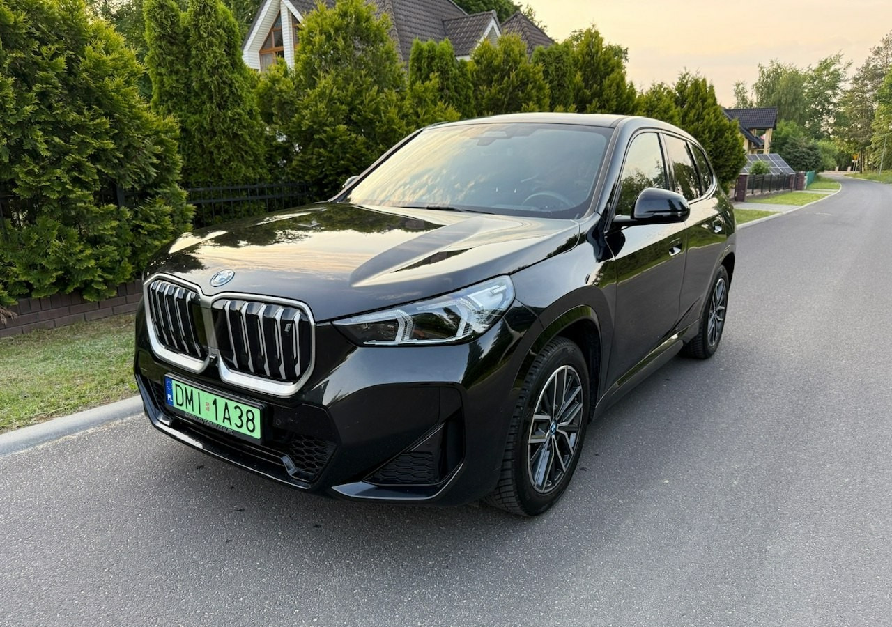 BMW X1 iX1 iX1 xDrive30 313KM M-Sport H/K Panorama AdaptiveLed Masaże Kam360 - SUV: bilde 1 BMW X1 iX1 iX1 xDrive30 313KM M-Sport H/K Panorama AdaptiveLed Masaże Kam360 - SUV: bilde 1