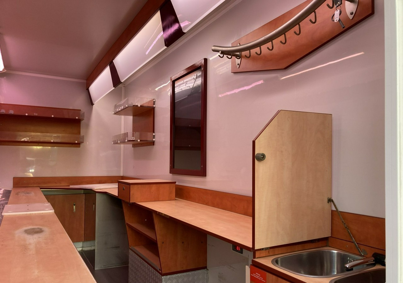 Inna Inny Autosklep wędlin Gastronomiczna food truck foodtruck sklep 2004 - Salgsvogn: bilde 5 Inna Inny Autosklep wędlin Gastronomiczna food truck foodtruck sklep 2004 - Salgsvogn: bilde 5