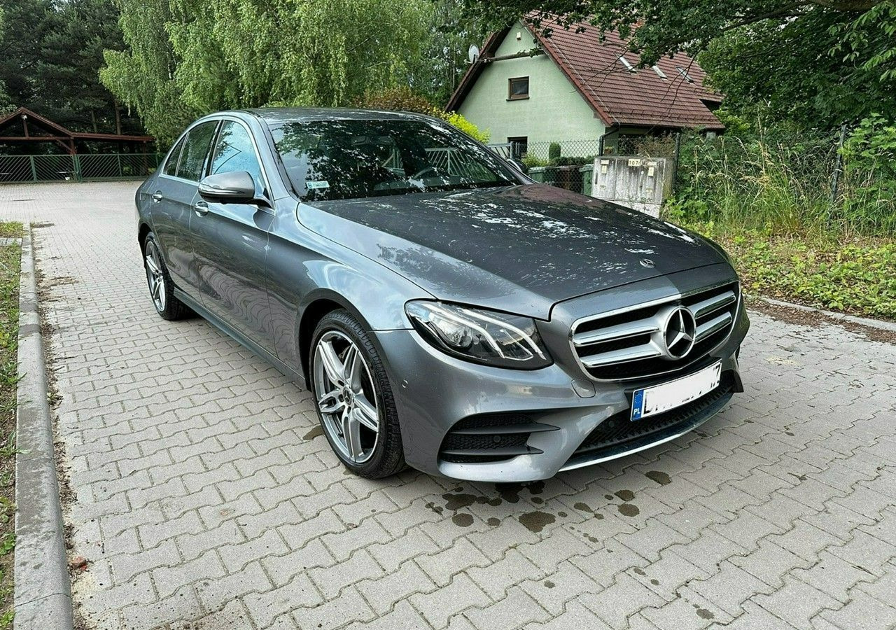 Mercedes-Benz Klasa E W213 E220d 2.0 194KM AMG-Pakiet MultibeamLed*Skóra*Navi*Kamera360* Salon - Personenbil: bilde 1 Mercedes-Benz Klasa E W213 E220d 2.0 194KM AMG-Pakiet MultibeamLed*Skóra*Navi*Kamera360* Salon - Personenbil: bilde 1