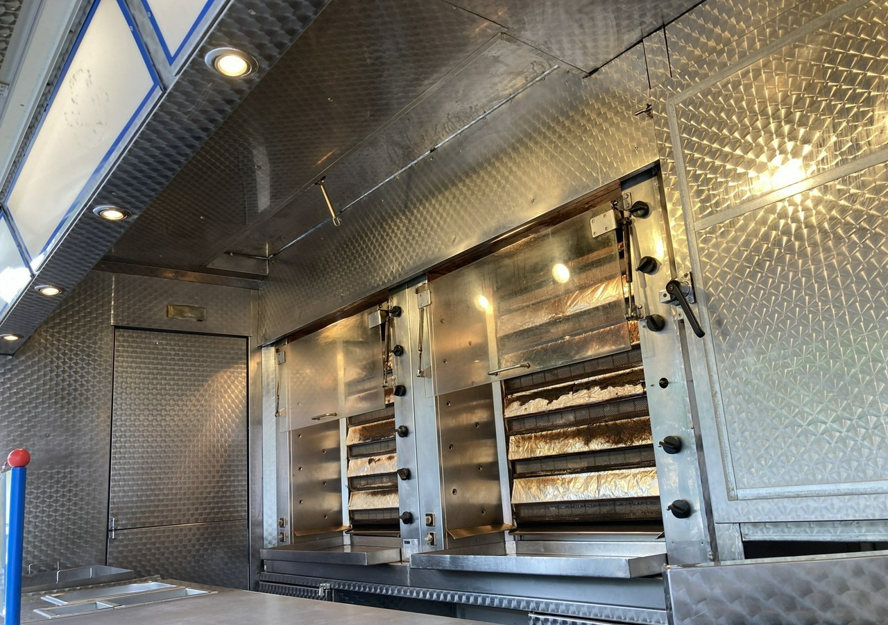 Mercedes-Benz Sprinter Autosklep Grill kurczak Gastronomiczny Food Truck Foodtruck sklep 20 - Matbil: bilde 4 Mercedes-Benz Sprinter Autosklep Grill kurczak Gastronomiczny Food Truck Foodtruck sklep 20 - Matbil: bilde 4
