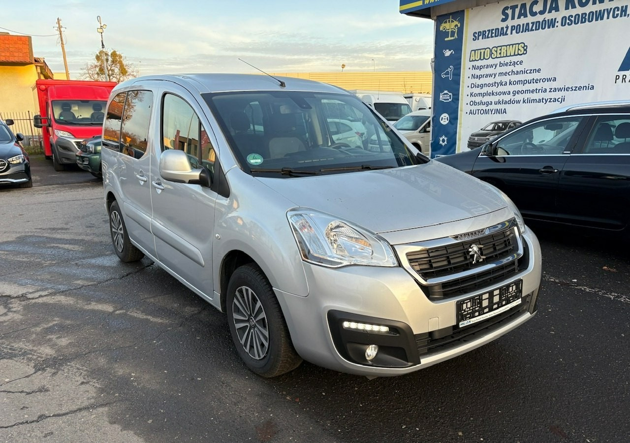 Peugeot Partner II Partner Tepee 1.6 HDI 120KM Family Klimatronik 2xDrzwi 2016 - Stasjonsvogn: bilde 2 Peugeot Partner II Partner Tepee 1.6 HDI 120KM Family Klimatronik 2xDrzwi 2016 - Stasjonsvogn: bilde 2