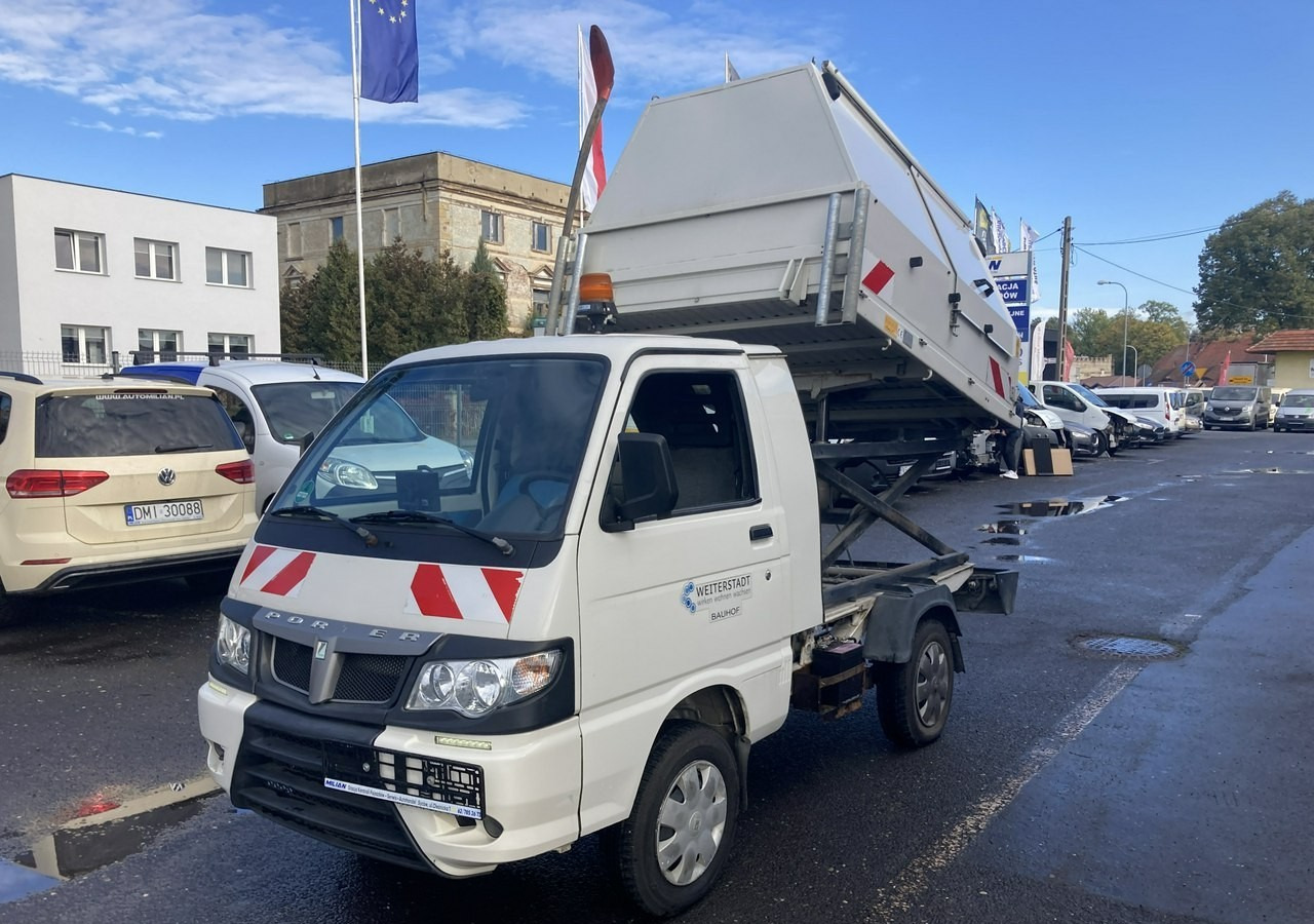 Piaggio Piaggio Porter Śmieciarka Wywrotka 2015 - Søppelbil: bilde 1 Piaggio Piaggio Porter Śmieciarka Wywrotka 2015 - Søppelbil: bilde 1