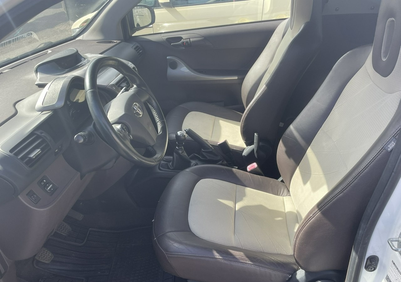 Toyota IQ Toyota iQ Klima - Hatchback: bilde 5 Toyota IQ Toyota iQ Klima - Hatchback: bilde 5