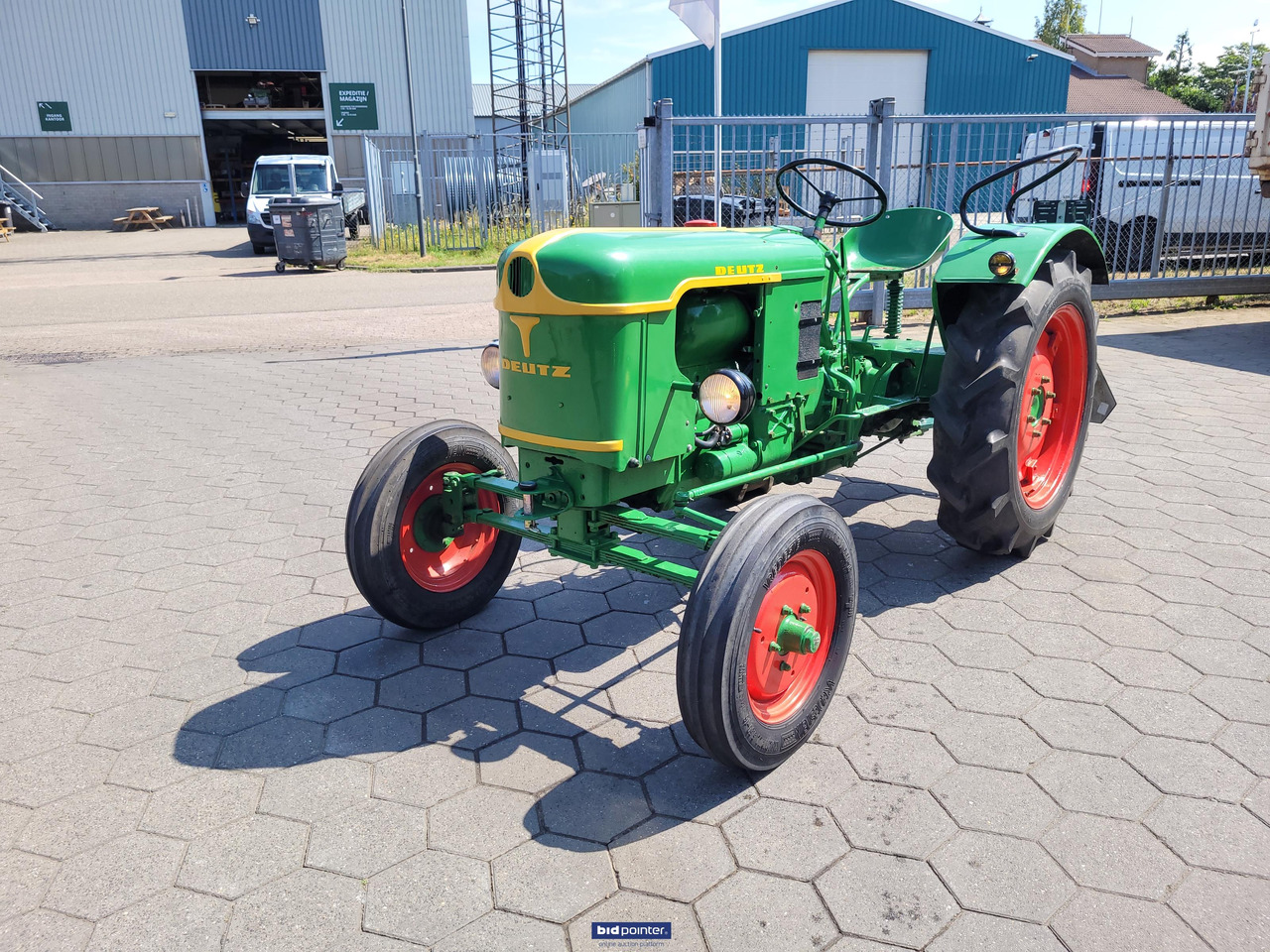 Deutz F2l 612 - Traktor: bilde 2 Deutz F2l 612 - Traktor: bilde 2