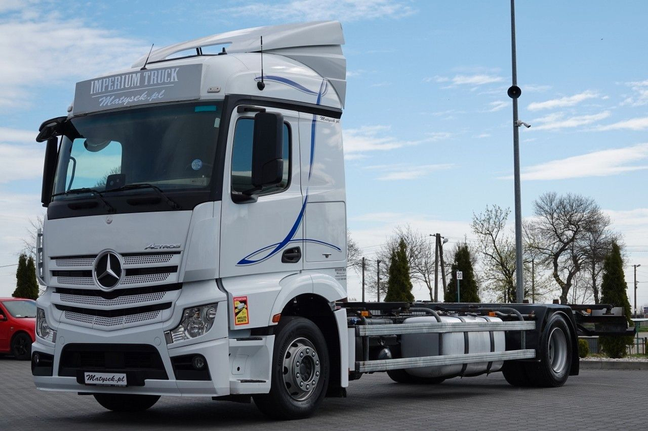 Mercedes-Benz ACTROS 1845 / BDF / DO PRZEWOZU KONTENERÓW / - Container-transport/ Vekselflak lastebil: bilde 1 Mercedes-Benz ACTROS 1845 / BDF / DO PRZEWOZU KONTENERÓW / - Container-transport/ Vekselflak lastebil: bilde 1