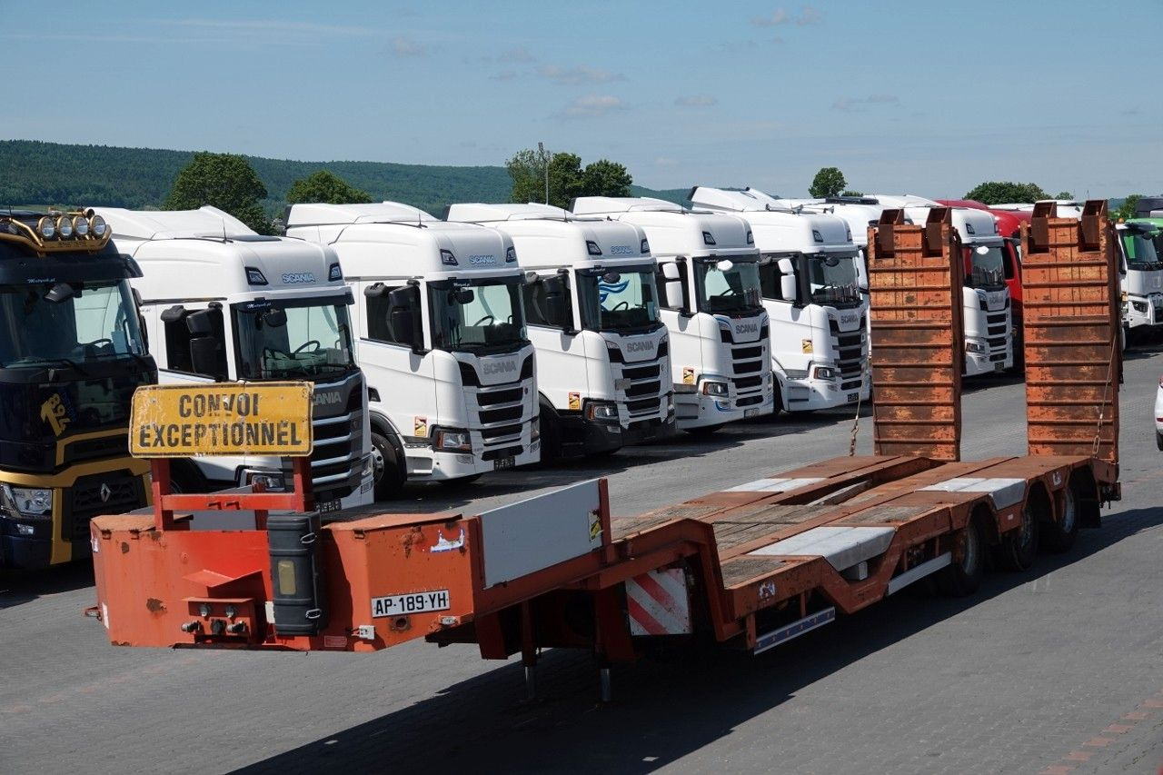 TRAX / NACZEPA LAWETA / NISKOPODWOZIE / NAJAZDY - Lavloader semitrailer: bilde 1 TRAX / NACZEPA LAWETA / NISKOPODWOZIE / NAJAZDY - Lavloader semitrailer: bilde 1