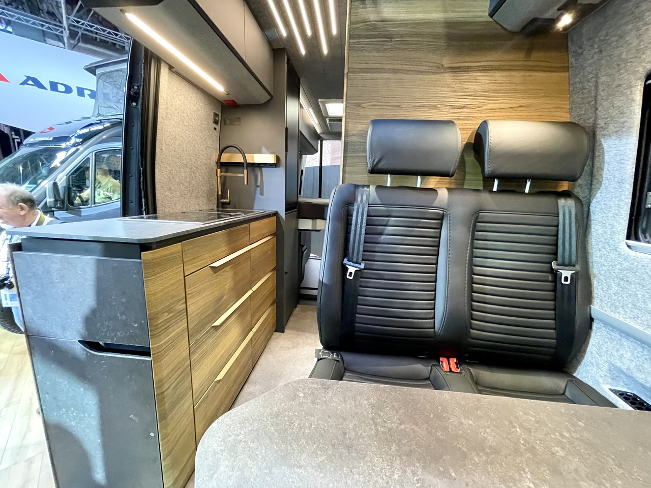 ADRIA Super Twin 700 SGX - Bybobil: bilde 4 ADRIA Super Twin 700 SGX - Bybobil: bilde 4
