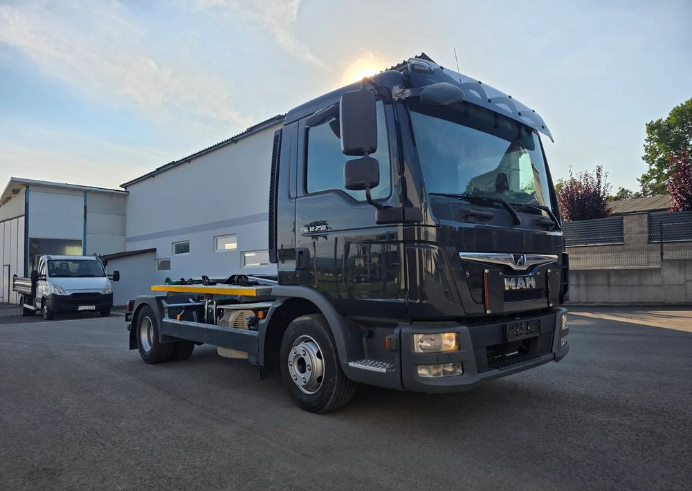 MAN TGL 12.250 nowe urządzenie hakowe SKIBICKI HKS 8/3300 ATEGO / TGM - Krokbil: bilde 1 MAN TGL 12.250 nowe urządzenie hakowe SKIBICKI HKS 8/3300 ATEGO / TGM - Krokbil: bilde 1