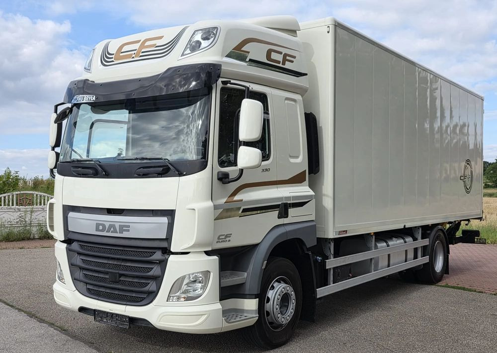 DAF CF 330 / 10.2017 / KONTENER MEBLOWY / IZOTERMA / WINDA / 18 PALET / E6 / NISKI PRZEBIEG / Z NIEMIEC / JAK NOWY / DUŻY SILNIK 10 837cm3// - Skapbil: bilde 2 DAF CF 330 / 10.2017 / KONTENER MEBLOWY / IZOTERMA / WINDA / 18 PALET / E6 / NISKI PRZEBIEG / Z NIEMIEC / JAK NOWY / DUŻY SILNIK 10 837cm3// - Skapbil: bilde 2