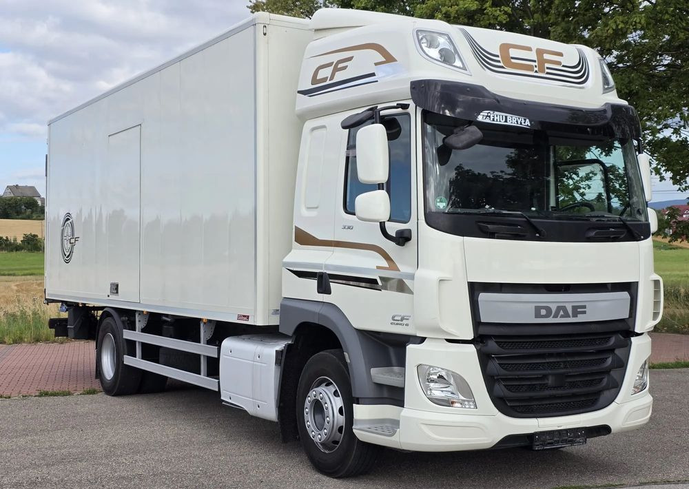 DAF CF 330 / 10.2017 / KONTENER MEBLOWY / IZOTERMA / WINDA / 18 PALET / E6 / NISKI PRZEBIEG / Z NIEMIEC / JAK NOWY / DUŻY SILNIK 10 837cm3// - Skapbil: bilde 1 DAF CF 330 / 10.2017 / KONTENER MEBLOWY / IZOTERMA / WINDA / 18 PALET / E6 / NISKI PRZEBIEG / Z NIEMIEC / JAK NOWY / DUŻY SILNIK 10 837cm3// - Skapbil: bilde 1