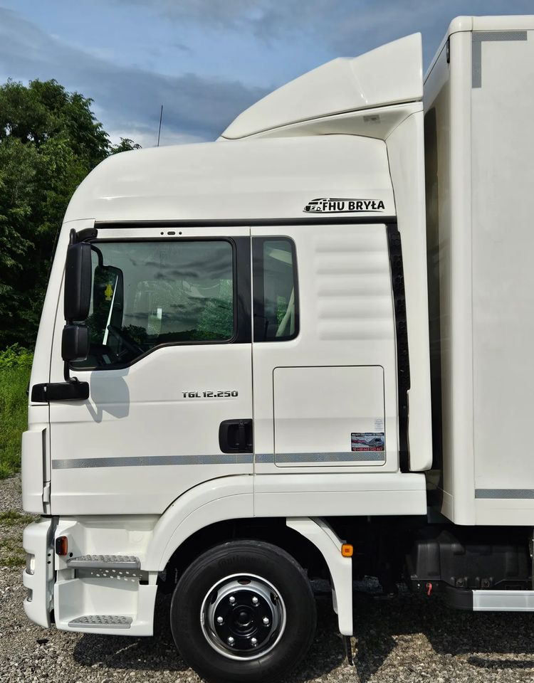 Skapbil MAN TGL 12.250/KONTENER/IZOTERMA/WINDA/2019R/EURO 6/PEŁEN SERWIS/SPROWADZONY/ZADBANY/JAK NOWY/ KSIĄŻKA SERWISOWA/E6/17 PALET: bilde 9