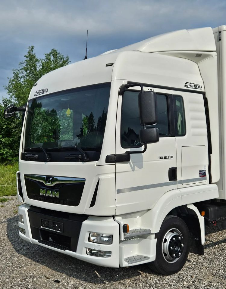 Skapbil MAN TGL 12.250/KONTENER/IZOTERMA/WINDA/2019R/EURO 6/PEŁEN SERWIS/SPROWADZONY/ZADBANY/JAK NOWY/ KSIĄŻKA SERWISOWA/E6/17 PALET: bilde 13