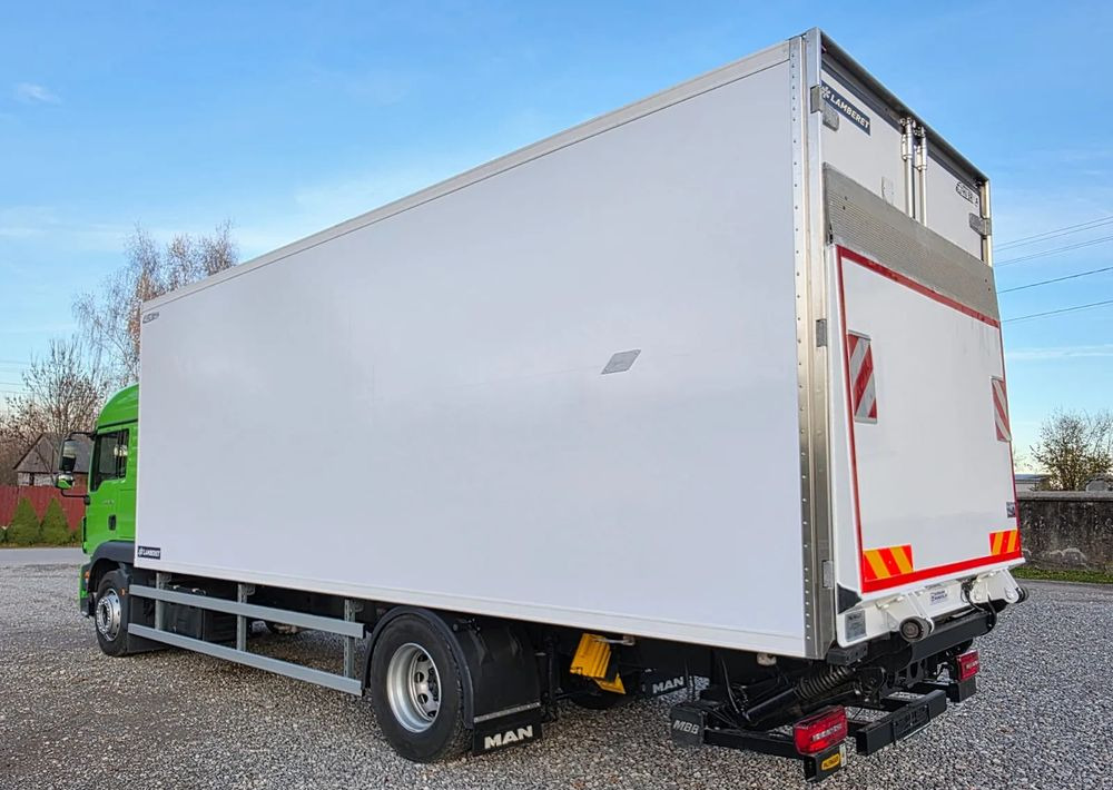 MAN TGM 18.320 / 18.290 / 15.290 / IZOTERMA / WINDA / 19PALET / E6 / 08.2018 / LIFT / SPROWADZONY / AUTOMAT / SYPIALKA / PIERWSZY WŁAŚCICIEL / BOCZNE DRZWI / STAN BARDZO DOBRY - Lastebil med kjøl: bilde 4 MAN TGM 18.320 / 18.290 / 15.290 / IZOTERMA / WINDA / 19PALET / E6 / 08.2018 / LIFT / SPROWADZONY / AUTOMAT / SYPIALKA / PIERWSZY WŁAŚCICIEL / BOCZNE DRZWI / STAN BARDZO DOBRY - Lastebil med kjøl: bilde 4