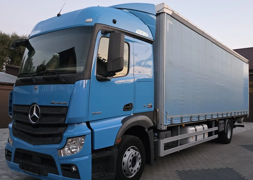 Mercedes-Benz ACTROS 1833 / FIRANKA/ WINDA / 22PALETY / 8760 ŁADOWNOŚĆ / AUTOMAT / DUŻY SILNIK / SYPIALKA / - Kapellbil: bilde 1 Mercedes-Benz ACTROS 1833 / FIRANKA/ WINDA / 22PALETY / 8760 ŁADOWNOŚĆ / AUTOMAT / DUŻY SILNIK / SYPIALKA / - Kapellbil: bilde 1