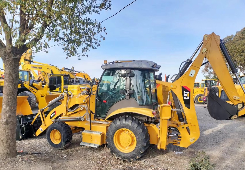 CAT 420 F Caterpillar 420F backhoe loader - Traktorgraver: bilde 1 CAT 420 F Caterpillar 420F backhoe loader - Traktorgraver: bilde 1