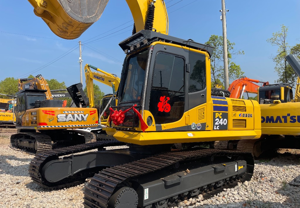 Komatsu PC 240 PC220 PC240-8 - Beltegraver: bilde 2 Komatsu PC 240 PC220 PC240-8 - Beltegraver: bilde 2