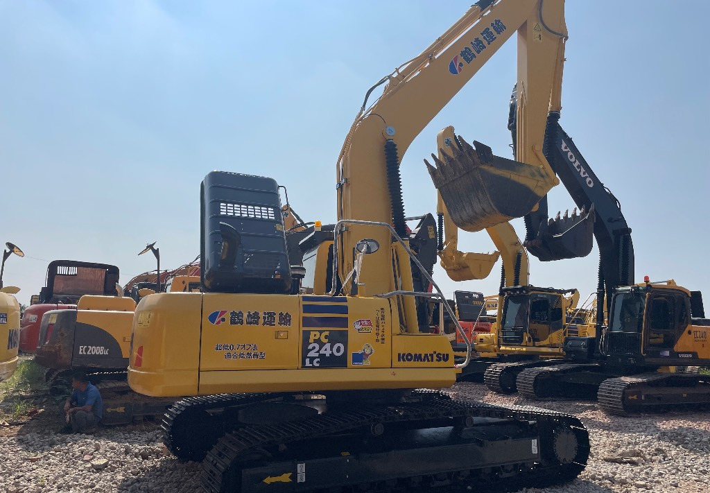 Komatsu PC 240 PC220 PC240-8 - Beltegraver: bilde 1 Komatsu PC 240 PC220 PC240-8 - Beltegraver: bilde 1