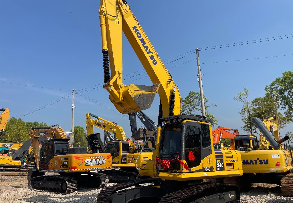 Komatsu PC 240 PC220 PC240-8 - Beltegraver: bilde 3 Komatsu PC 240 PC220 PC240-8 - Beltegraver: bilde 3