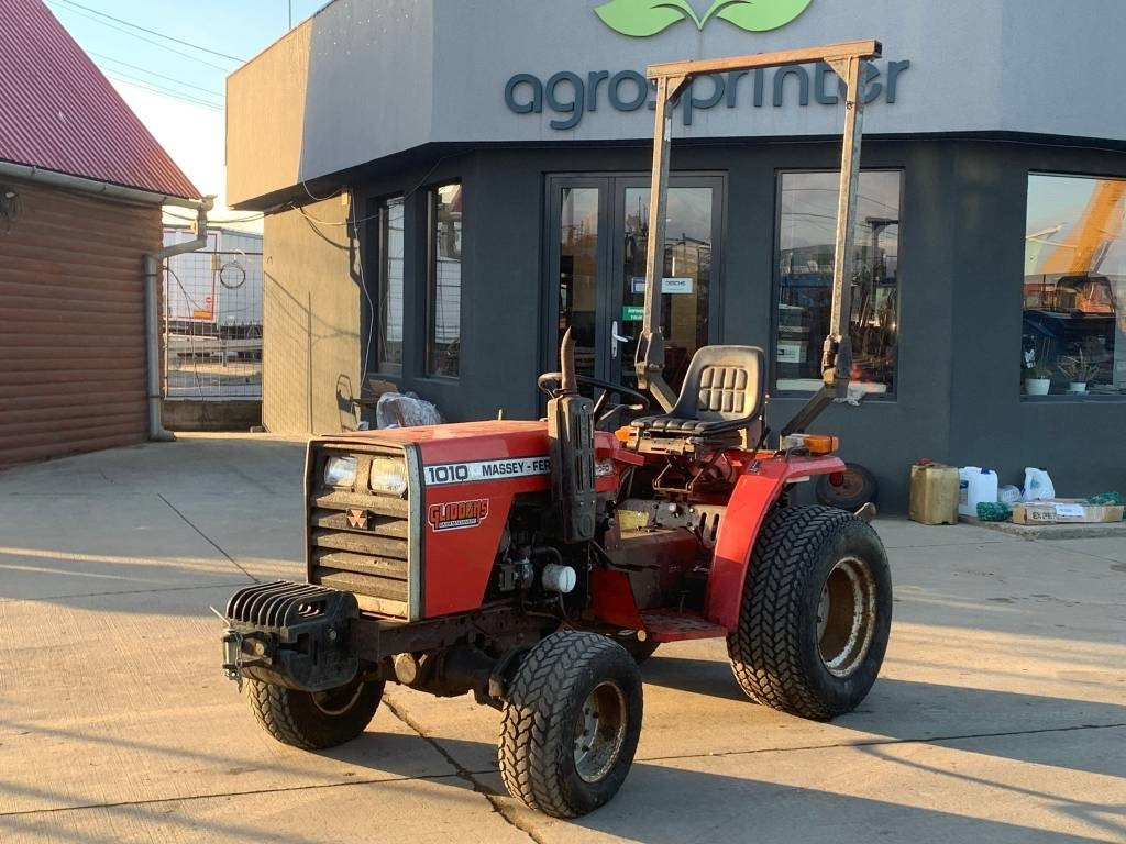 Massey Ferguson 1010 - Traktor: bilde 1 Massey Ferguson 1010 - Traktor: bilde 1