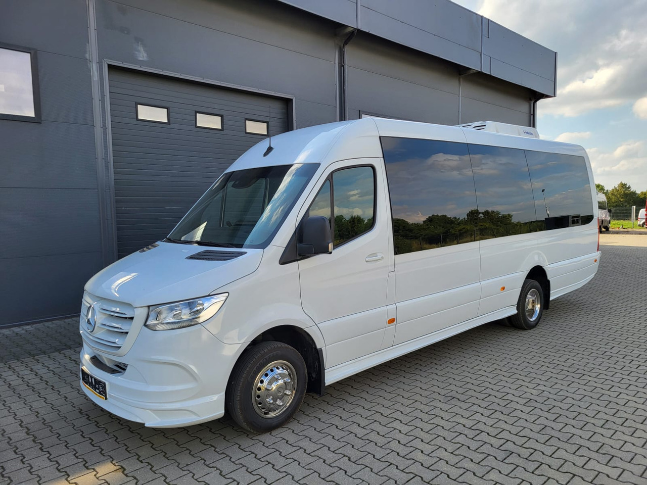 Mercedes-Benz Stinter 519 CDI 24 places + 4 standing - Turistbuss: bilde 2 Mercedes-Benz Stinter 519 CDI 24 places + 4 standing - Turistbuss: bilde 2