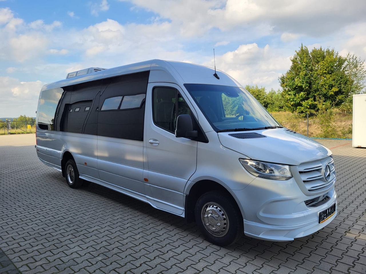 Mercedes-Benz Stinter 519 CDI 24 places + 4 standing - Turistbuss: bilde 1 Mercedes-Benz Stinter 519 CDI 24 places + 4 standing - Turistbuss: bilde 1
