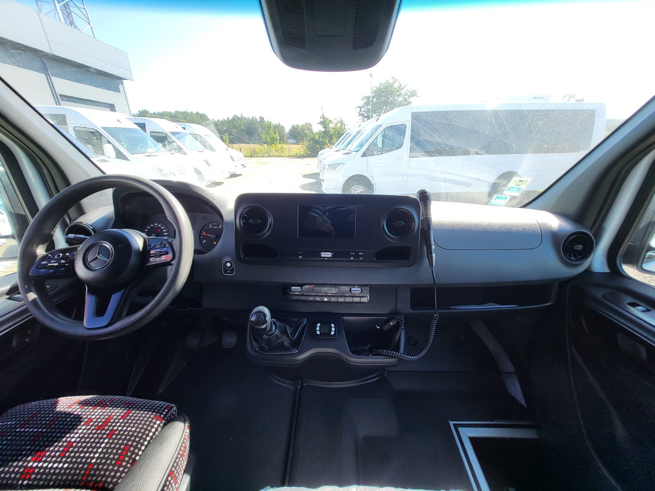 Sprinter 516 CDI 24 places + 4 standing - Forstadsbus: bilde 5 Sprinter 516 CDI 24 places + 4 standing - Forstadsbus: bilde 5