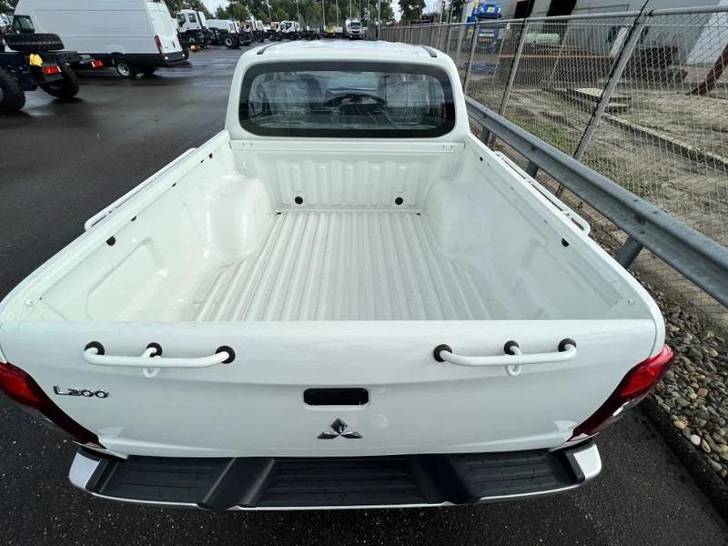 Mitsubishi L200 4x4 - 8 UNITS in WHITE 2.5 D GL Double Cab - EURO 2 - NEW!! Ready for work!!!** - Pickup, Varebil med dobbelt førerhus: bilde 4 Mitsubishi L200 4x4 - 8 UNITS in WHITE 2.5 D GL Double Cab - EURO 2 - NEW!! Ready for work!!!** - Pickup, Varebil med dobbelt førerhus: bilde 4