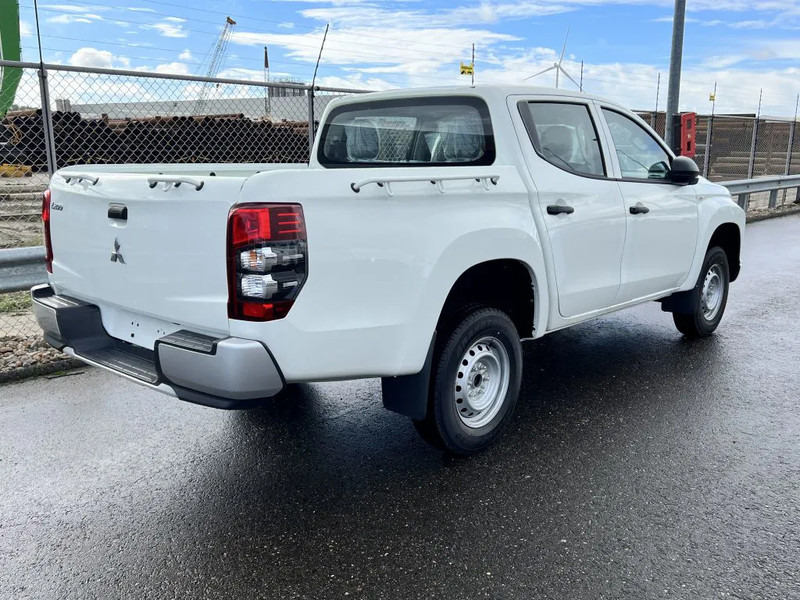 Mitsubishi L200 4x4 - 8 UNITS in WHITE 2.5 D GL Double Cab - EURO 2 - NEW!! Ready for work!!!** - Pickup, Varebil med dobbelt førerhus: bilde 5 Mitsubishi L200 4x4 - 8 UNITS in WHITE 2.5 D GL Double Cab - EURO 2 - NEW!! Ready for work!!!** - Pickup, Varebil med dobbelt førerhus: bilde 5
