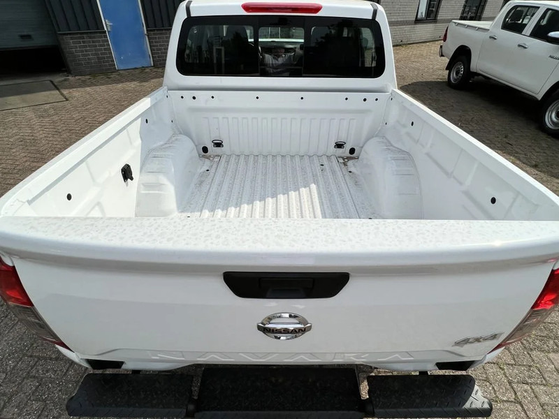 Nissan Navara 4x4 - 22 UNITS - 2.5 D Double Cab - XE - EURO 2 - NEW!! READY FOR WORK!!! - Pickup, Varebil med dobbelt førerhus: bilde 4 Nissan Navara 4x4 - 22 UNITS - 2.5 D Double Cab - XE - EURO 2 - NEW!! READY FOR WORK!!! - Pickup, Varebil med dobbelt førerhus: bilde 4