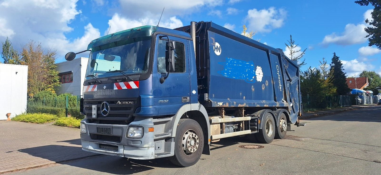 Mercedes-Benz 2632 Müllwgen 6x2 M.Haus Blatt/Luft - Søppelbil: bilde 1 Mercedes-Benz 2632 Müllwgen 6x2 M.Haus Blatt/Luft - Søppelbil: bilde 1