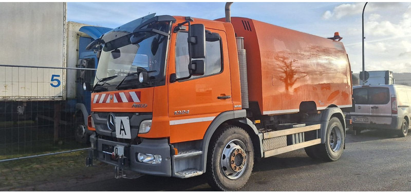 Mercedes-Benz Atego 1524 2 6-Zyl. 4x2 - Feiebil: bilde 1 Mercedes-Benz Atego 1524 2 6-Zyl. 4x2 - Feiebil: bilde 1