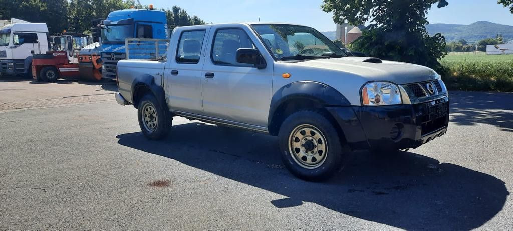 Nissan PickUp Doka - SUV: bilde 1 Nissan PickUp Doka - SUV: bilde 1