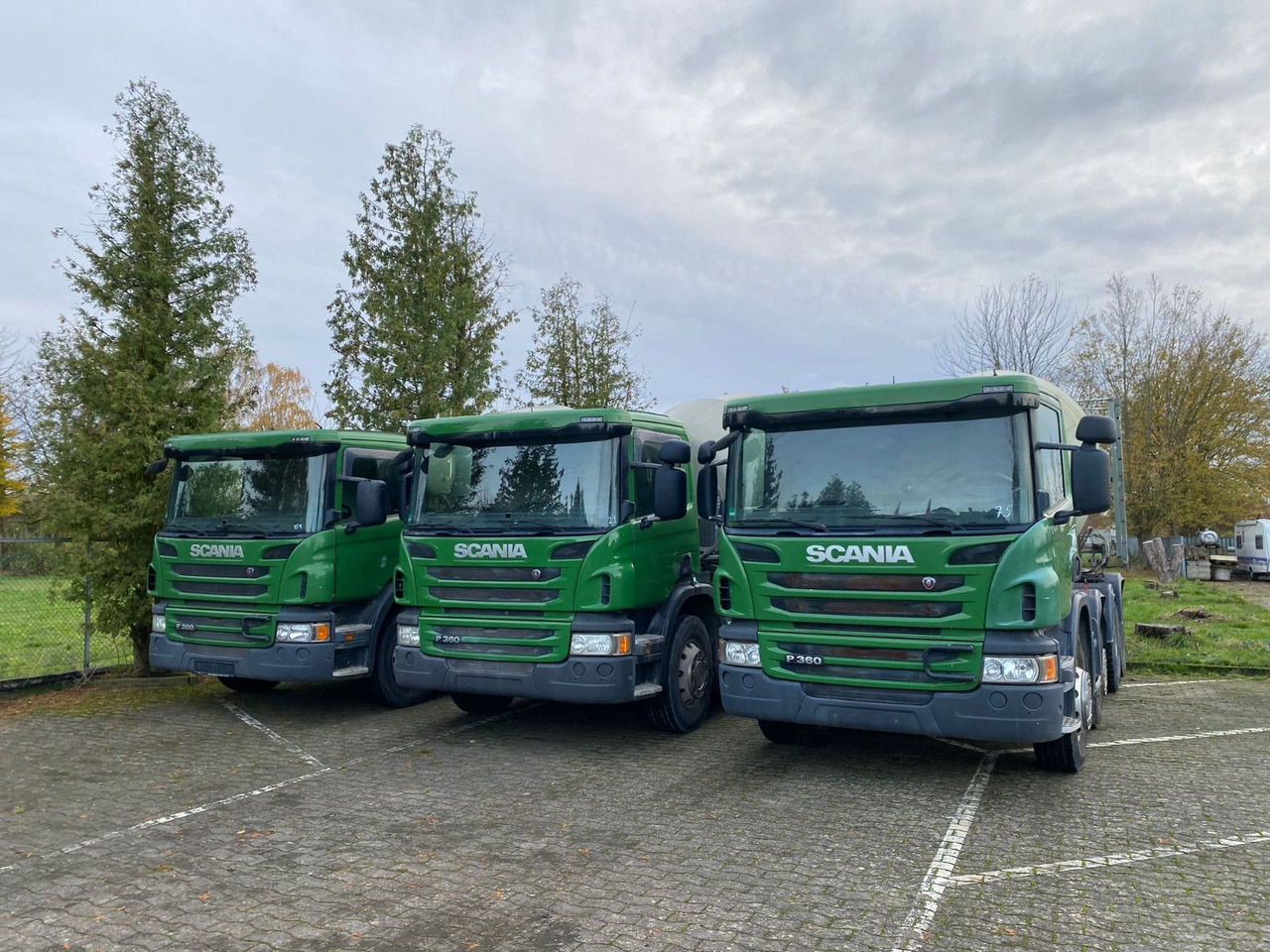 Scania 2x P360 Betonmischer 8x4 Blatt/Blatt E6 2 stück - Betongbil: bilde 2 Scania 2x P360 Betonmischer 8x4 Blatt/Blatt E6 2 stück - Betongbil: bilde 2