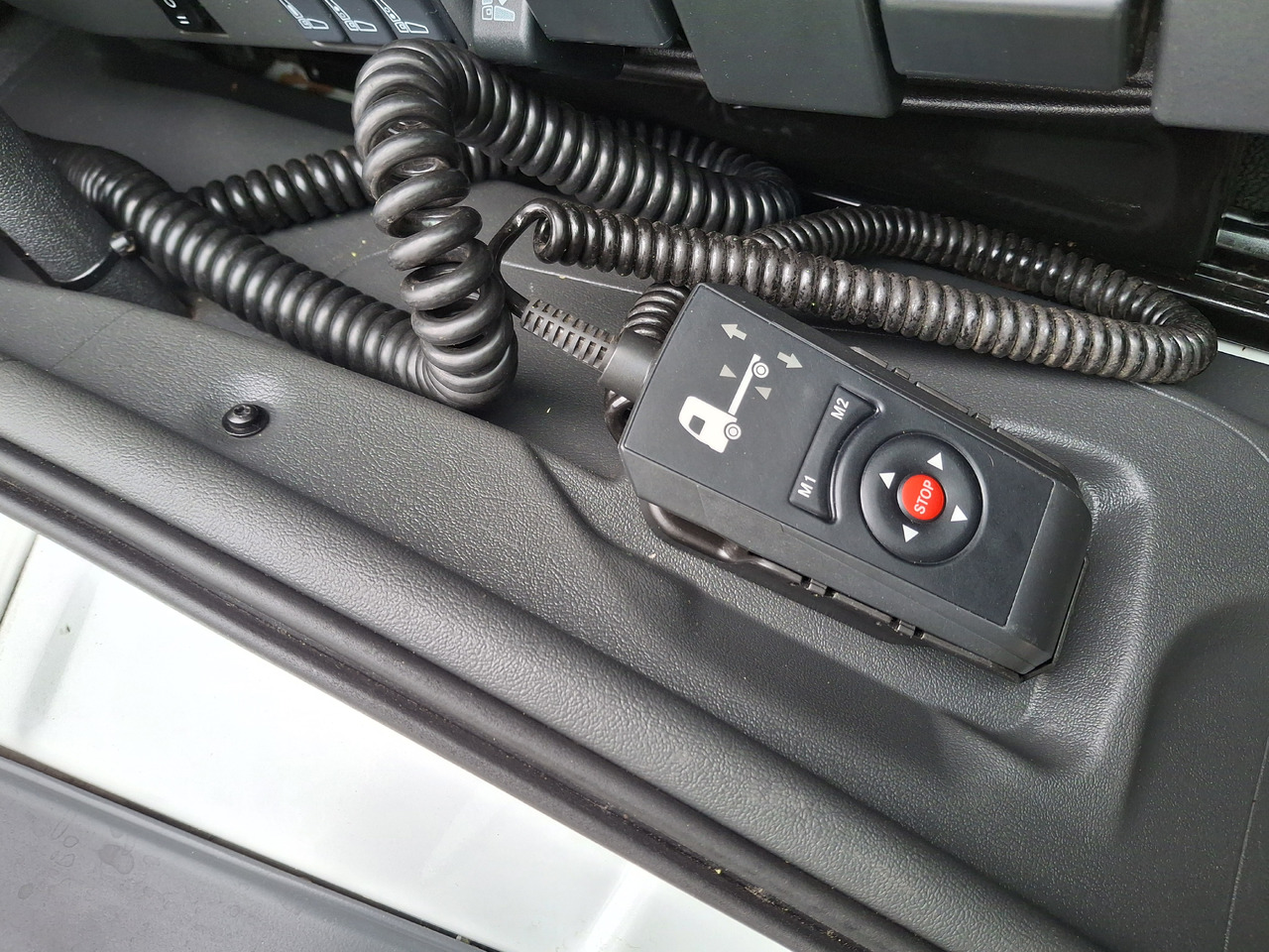 Feiebil MERCEDES-BENZ Atego 1523 Zamiatarka Kehrmaschine Schmidt Street King 660 Euro 6 PM10 2 Motoren Szczotki L/R 2016r: bilde 29 Feiebil MERCEDES-BENZ Atego 1523 Zamiatarka Kehrmaschine Schmidt Street King 660 Euro 6 PM10 2 Motoren Szczotki L/R 2016r: bilde 29