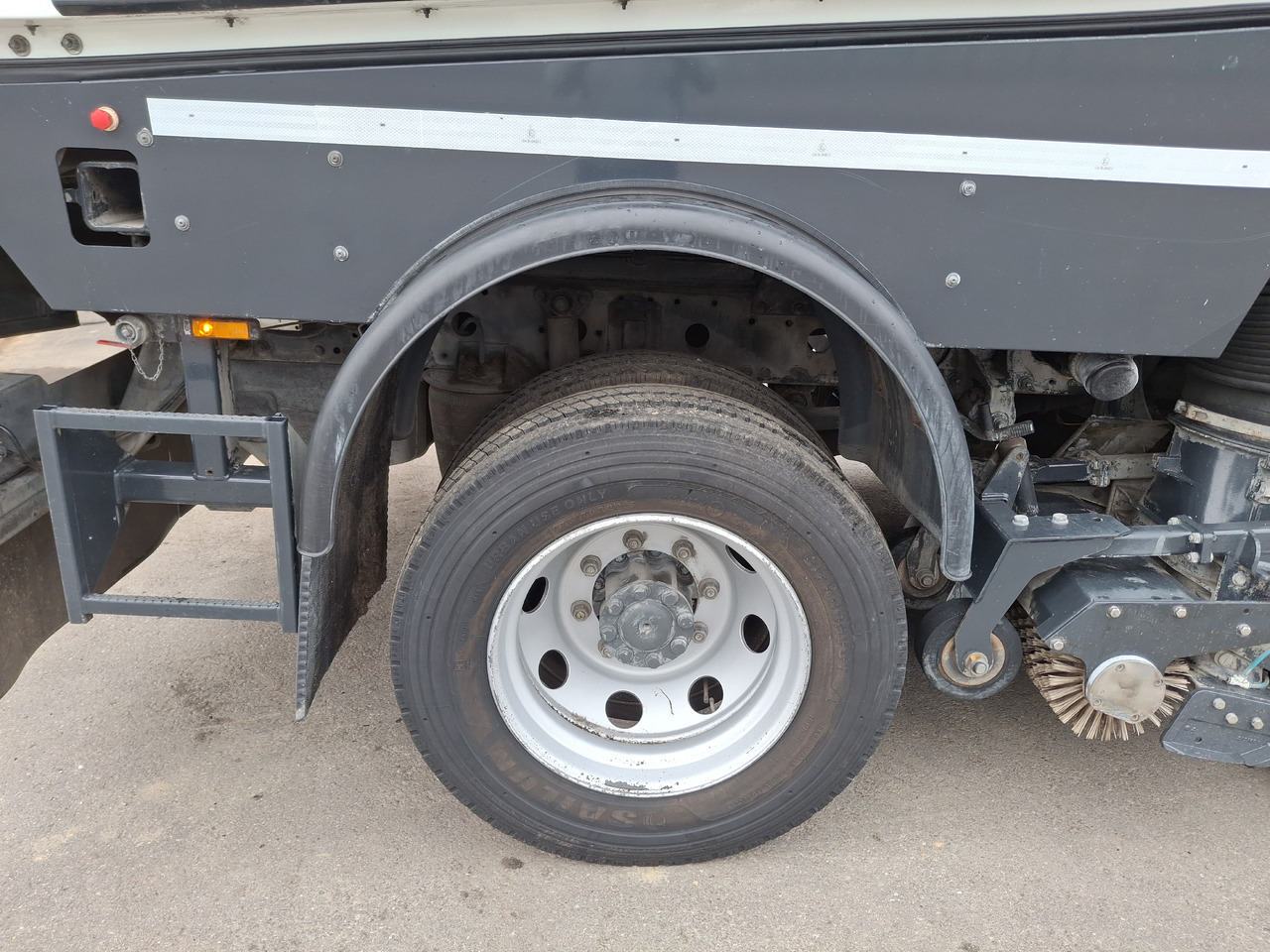 Feiebil MERCEDES-BENZ Atego 1523 Zamiatarka Kehrmaschine Schmidt Street King 660 Euro 6 PM10 2 Motoren Szczotki L/R 2016r: bilde 13 Feiebil MERCEDES-BENZ Atego 1523 Zamiatarka Kehrmaschine Schmidt Street King 660 Euro 6 PM10 2 Motoren Szczotki L/R 2016r: bilde 13