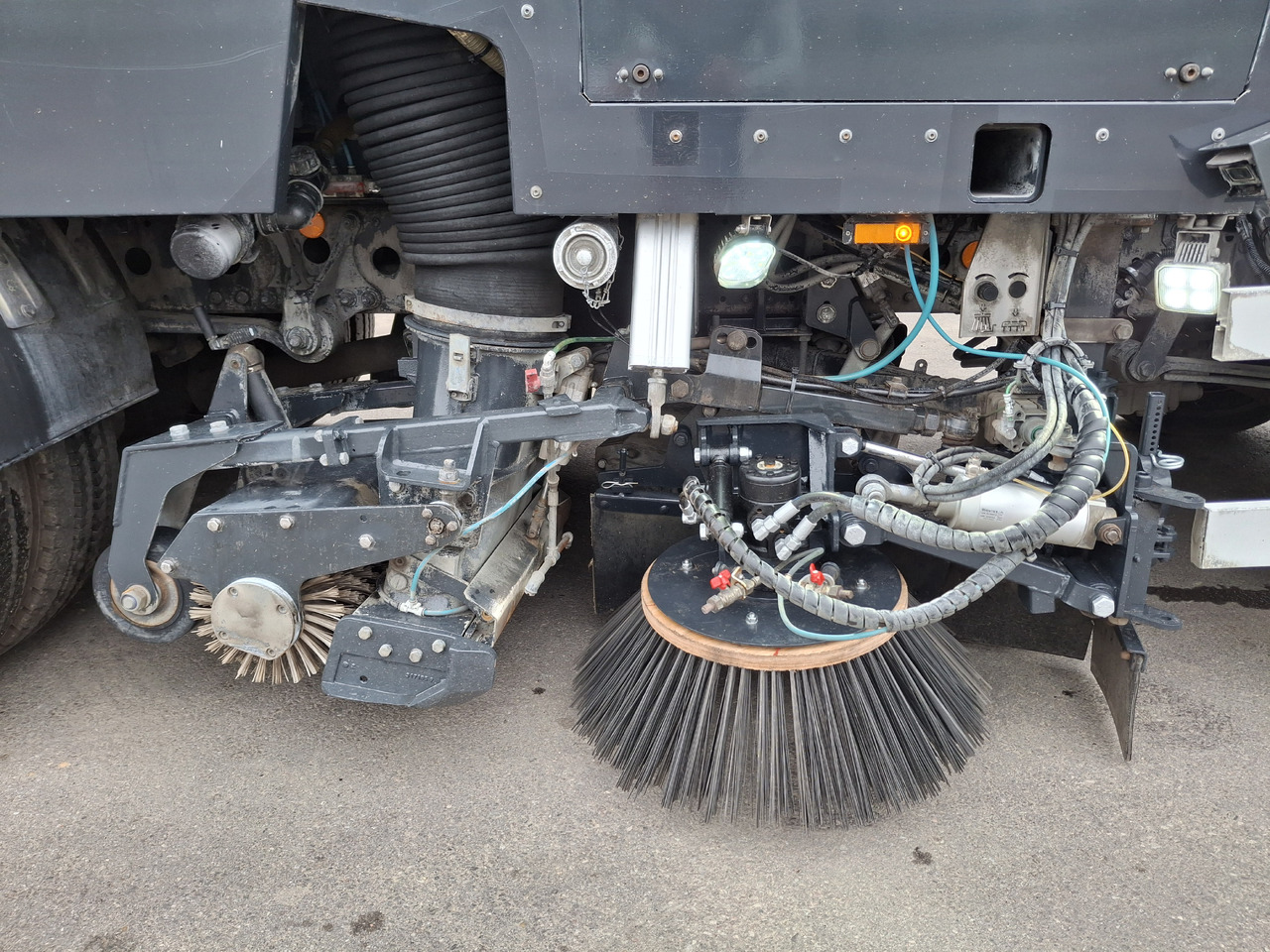 Feiebil MERCEDES-BENZ Atego 1523 Zamiatarka Kehrmaschine Schmidt Street King 660 Euro 6 PM10 2 Motoren Szczotki L/R 2016r: bilde 8 Feiebil MERCEDES-BENZ Atego 1523 Zamiatarka Kehrmaschine Schmidt Street King 660 Euro 6 PM10 2 Motoren Szczotki L/R 2016r: bilde 8