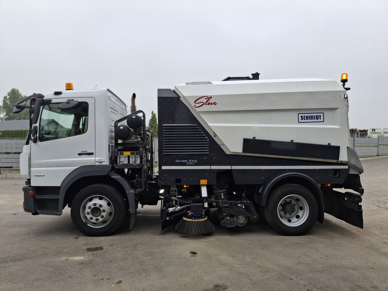 Feiebil MERCEDES-BENZ Atego 1523 Zamiatarka Kehrmaschine Schmidt Street King 660 Euro 6 PM10 2 Motoren Szczotki L/R 2016r: bilde 6 Feiebil MERCEDES-BENZ Atego 1523 Zamiatarka Kehrmaschine Schmidt Street King 660 Euro 6 PM10 2 Motoren Szczotki L/R 2016r: bilde 6