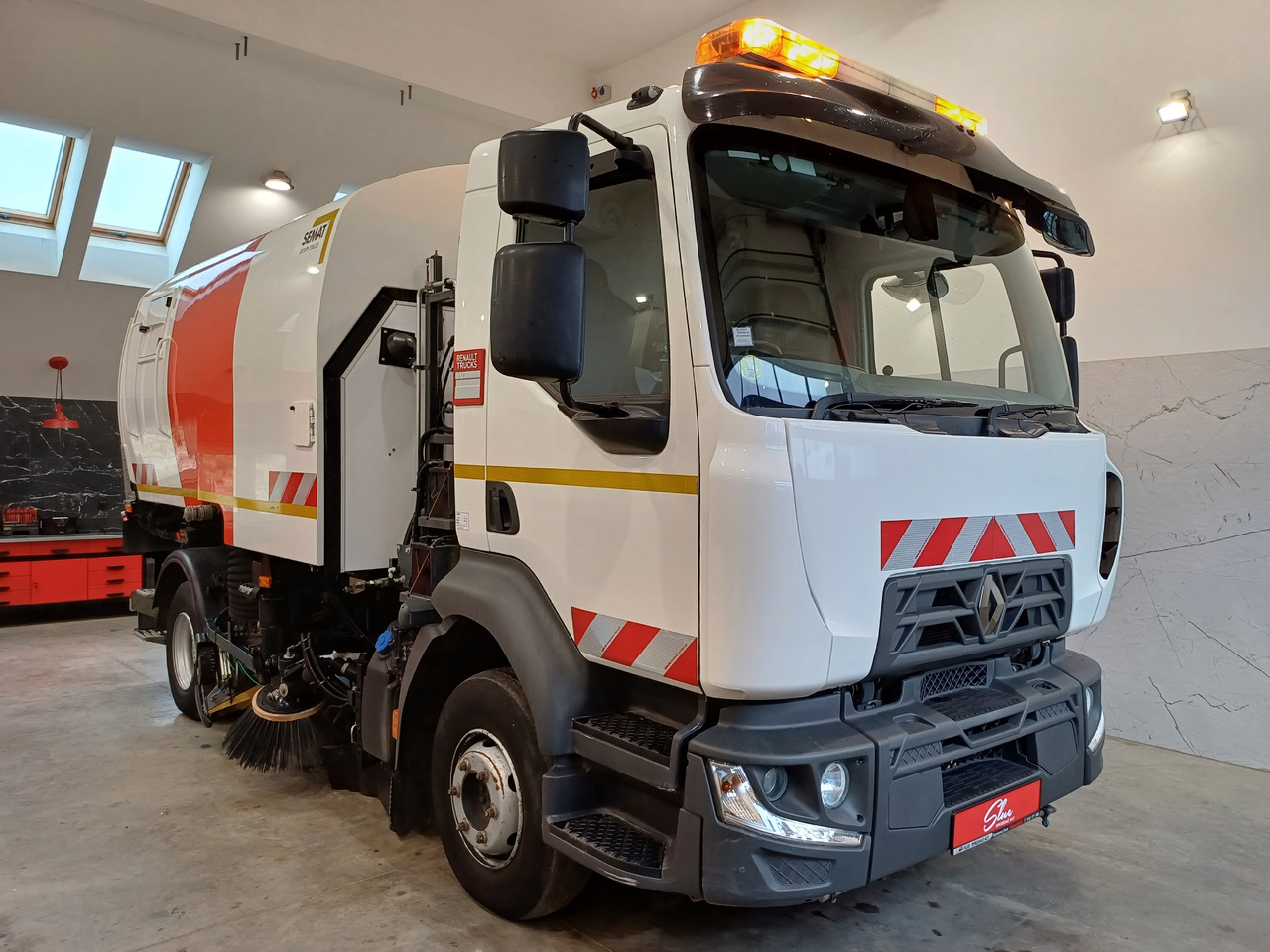 RENAULT D12 Zamiatarka Kehrmaschine 2 Motoren SEMAT Zoeller Szczotki L/R Euro 6 PM10 2017r - Feiebil: bilde 1 RENAULT D12 Zamiatarka Kehrmaschine 2 Motoren SEMAT Zoeller Szczotki L/R Euro 6 PM10 2017r - Feiebil: bilde 1